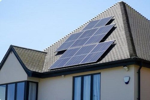 Panneau solaires nettoyés par drone
