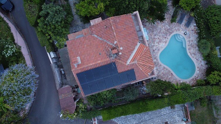 Nettoyage du toit d'une maison à Nice par Drone Cleaner